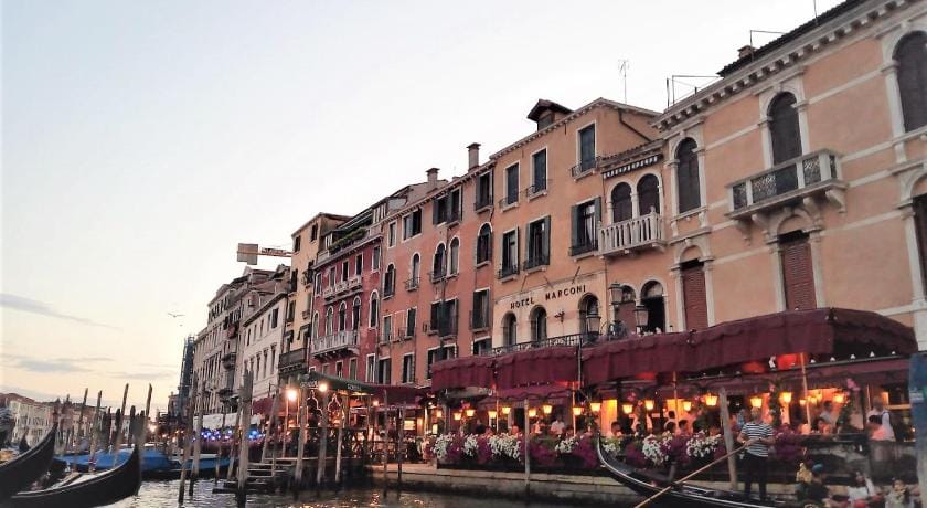 Venice CASA FELICE Apartment FREE PARKING 9 People Apartment in Venice
