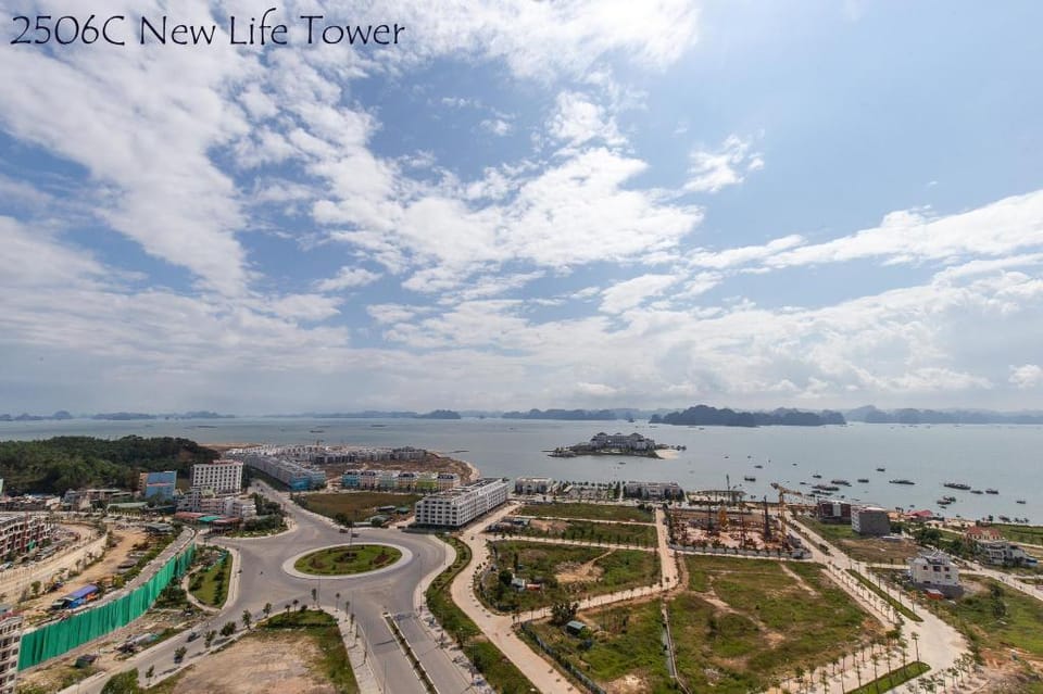 Best Price Apt -2BRs-Central Halong-Panoramic View Apartment in Laos