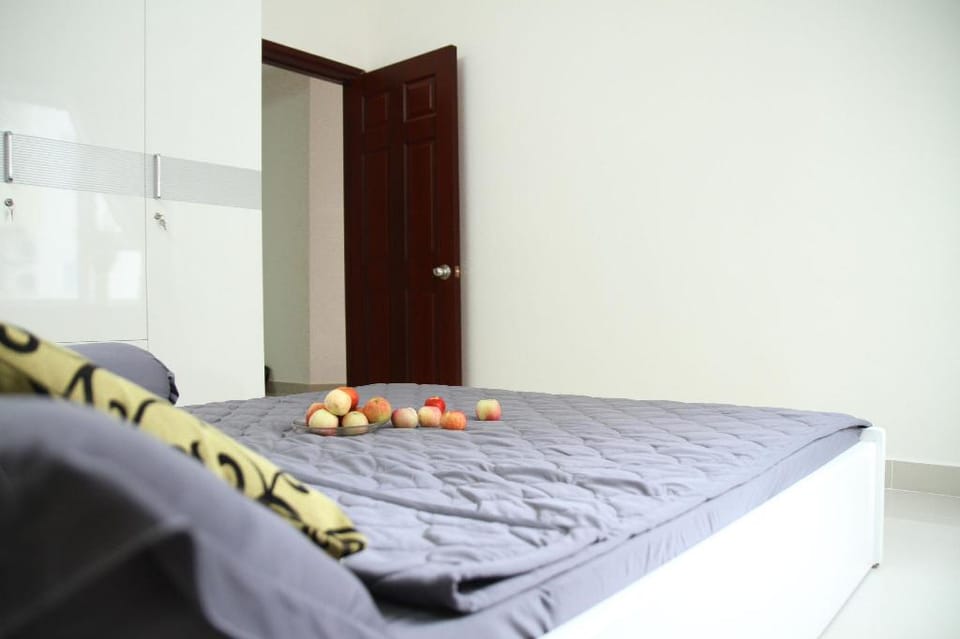 Tranquil furnished condo, Lake & Seaview from bed Apartment in Vung Tau