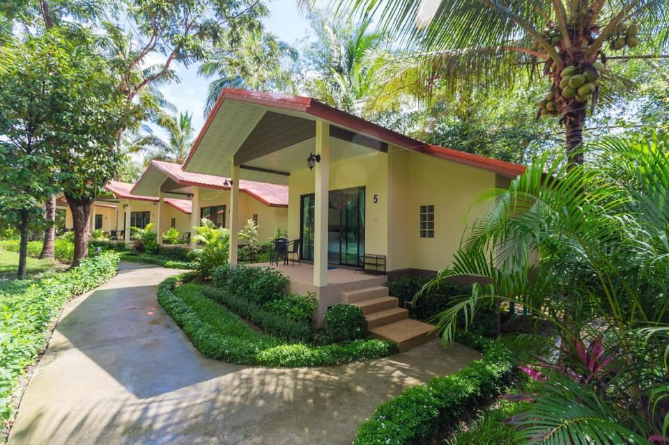 Garden Villa Khaolak Hotel in Khuekkhak