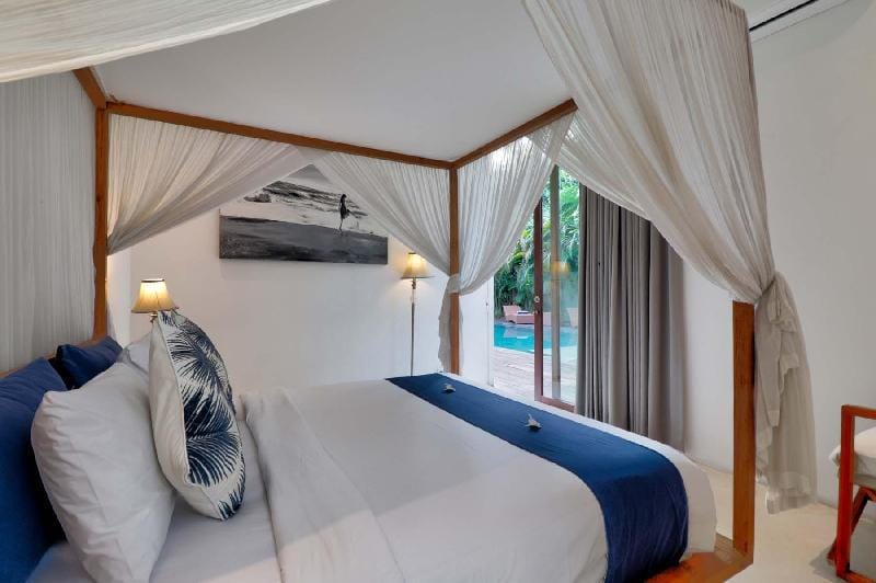 Beach Axis Villa, center of Seminyak Villa in North Kuta