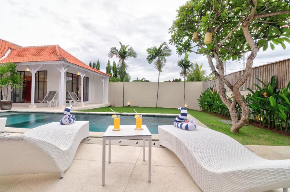 Villa Khaizan  3 BR 7 mnts drive to Beach Villa in North Kuta