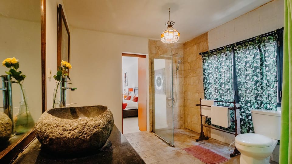 Huge villa4BR,5beds,center Seminyak 900m to beach Villa in Kuta