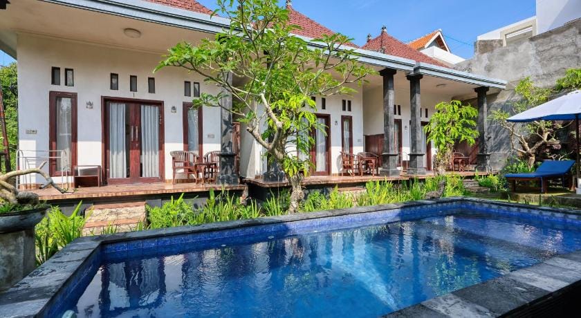 Toro Cottage Pool View Bed and Breakfast in Nusapenida