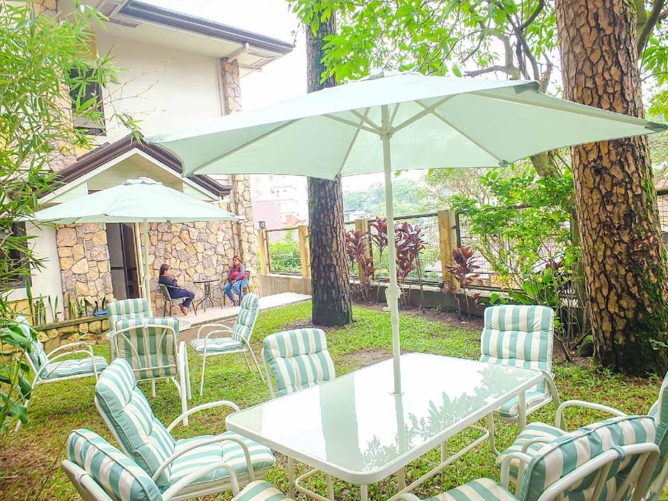 Baguio City Deluxe 3-BR  3 Bathrooms Villa-type Apartment in Baguio