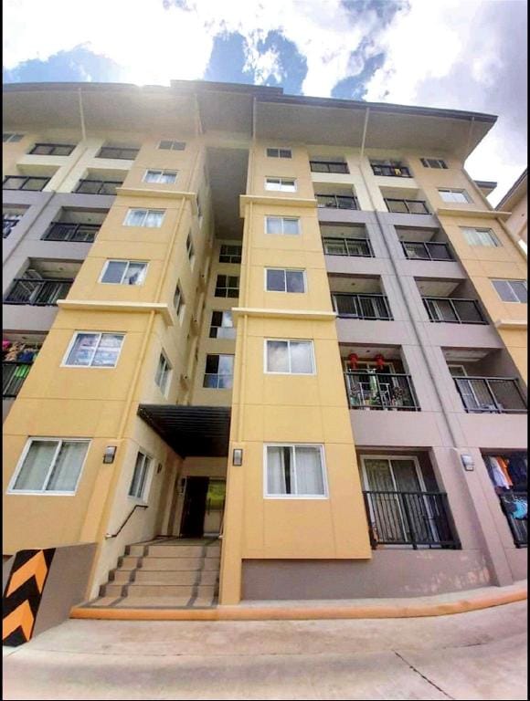 Jjcozy Condo w/ Balcony & Free Parking  Apartment in Baguio