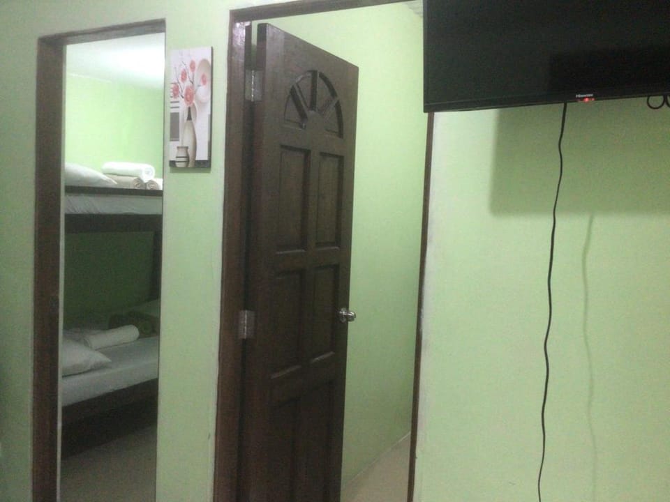 Elrikh & Hayden Transient Inn Unit 1 Ground Floor Apartment in Baguio