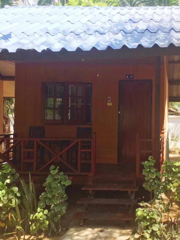 SB Fan Bungalow for 2 Pax (A11) Vacation rental in Ko Tao