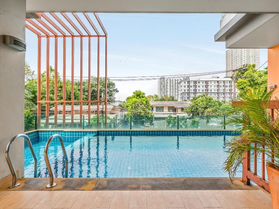 Condo 200m to MRT purple Nonthaburi Civic Center 5 Apartment in Bangkok
