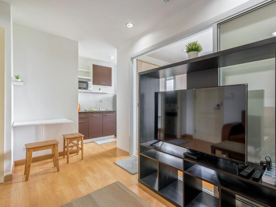 Condo 200m to MRT purple Nonthaburi Civic Center 5 Apartment in Bangkok