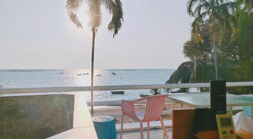 Marinos Beach House มารินอส บีชเฮ้าส์ Villa in Chon Buri Changwat