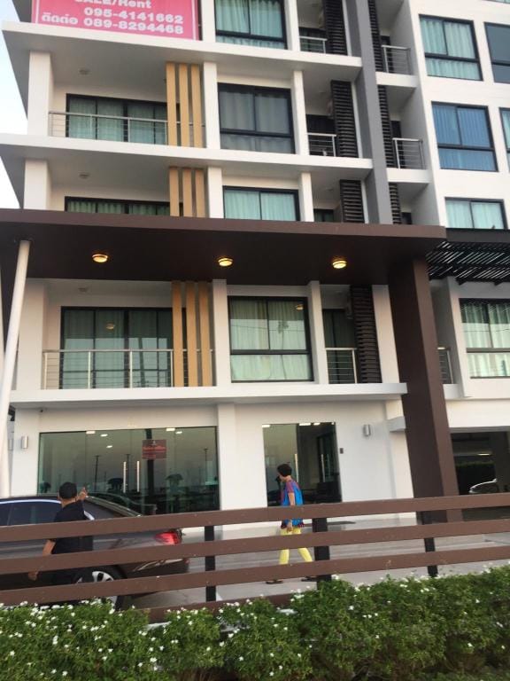 Highone B/6 Beachfront Apartment in Chon Buri Changwat