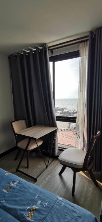 Highone B/6 Beachfront Apartment in Chon Buri Changwat