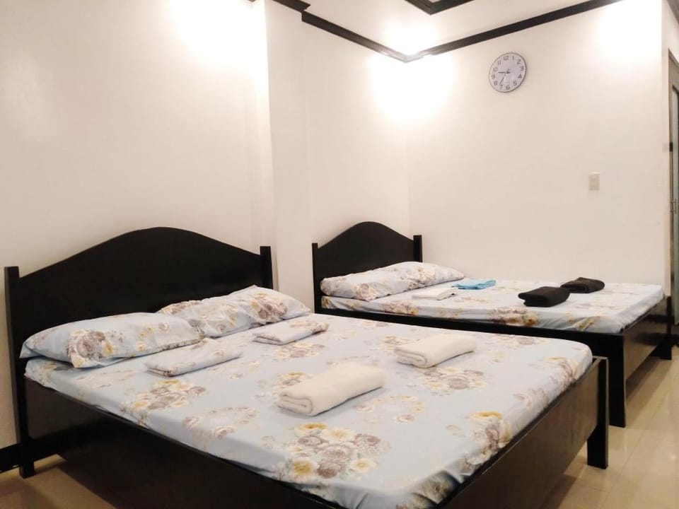 Strangers Inn&Bar (room#8) Apartment in General Luna