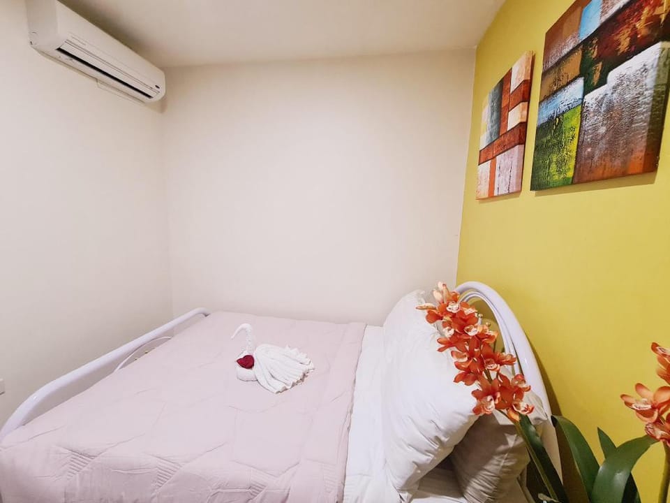 Feels Like Home - Unit 1J Apartment in Batangas