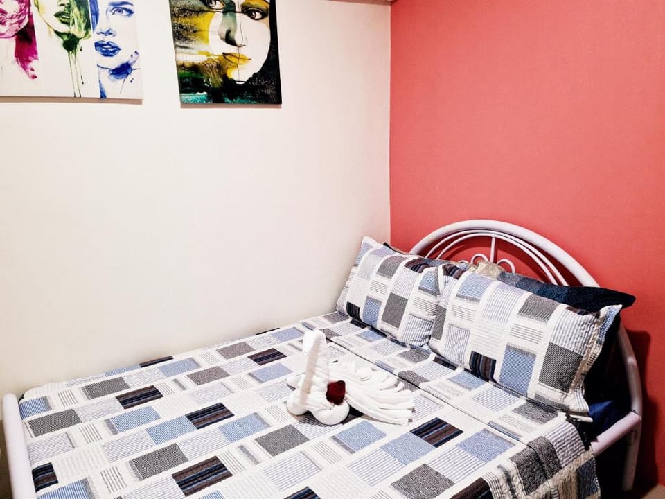 Feels Like Home - Unit 1J Apartment in Batangas