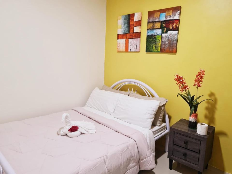 Feels Like Home - Unit 1J Apartment in Batangas