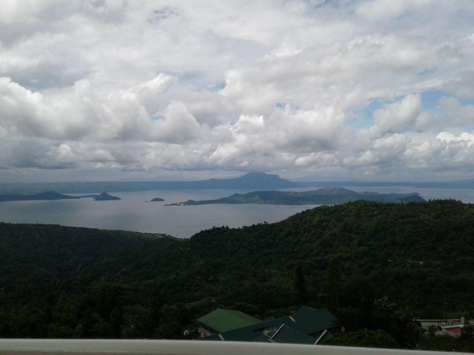 Romantic Taal view apartment-self check-in Apartment in Tagaytay