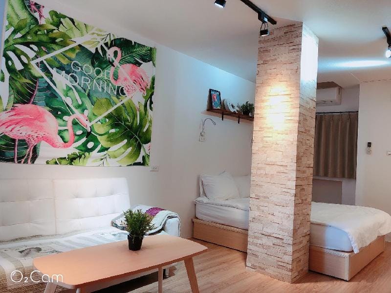 Homecoming  1-2人 近車站.鄰孔廟商圈及林百貨.台南美術館 Apartment in Kaohsiung