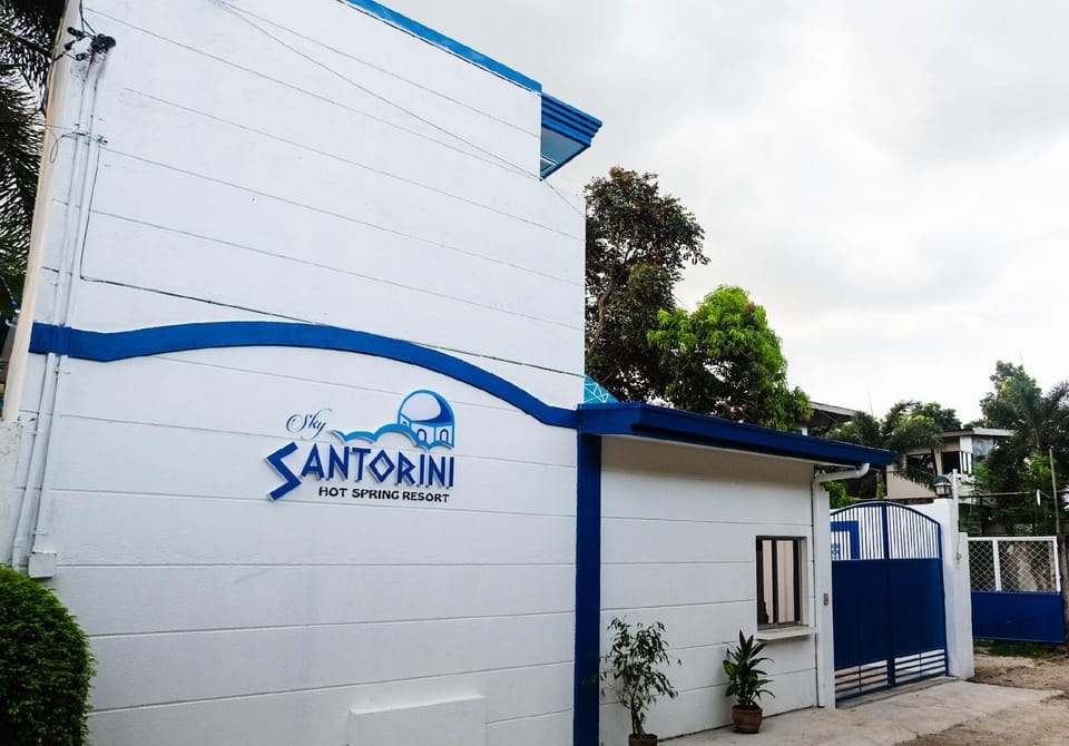 Sky Santorini Hot Spring Resort - Centralized AC Villa in Calamba