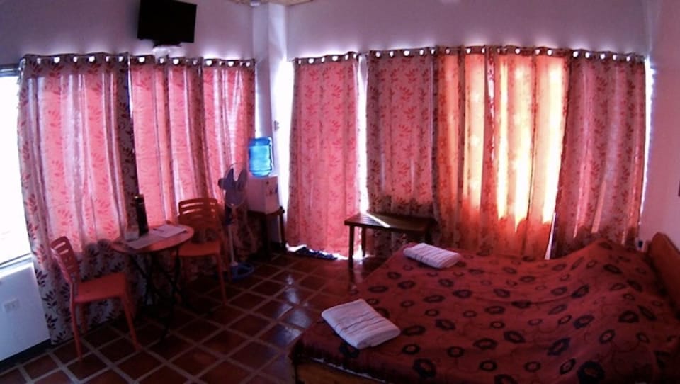 A Unique Hideout On A Cliff In Puerto Galera Vacation rental in Puerto Galera