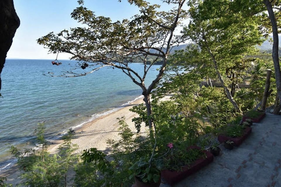 A Unique Hideout On A Cliff In Puerto Galera Vacation rental in Puerto Galera