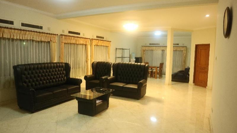 Dago Asri House (3 Bedrooms 6 Pax) Vacation rental in Bandung
