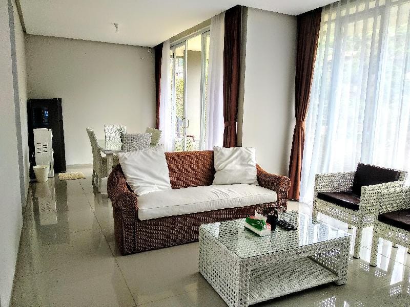 VILLA ROSE GARDEN, 2BR+1BR, LANTAI 1, FAMILY ONLY Villa in Lembang
