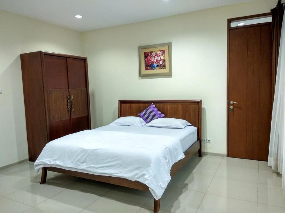 VILLA UBUD SYARIAH, 3 BR, Family Only, View Garden Villa in Bandung