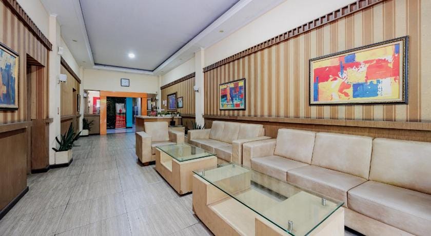 RedDoorz near Istana Plaza 2 Hotel in Bandung