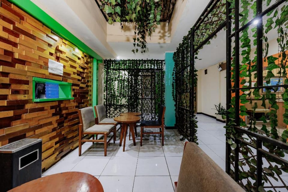 RedDoorz near Istana Plaza 2 Hotel in Bandung
