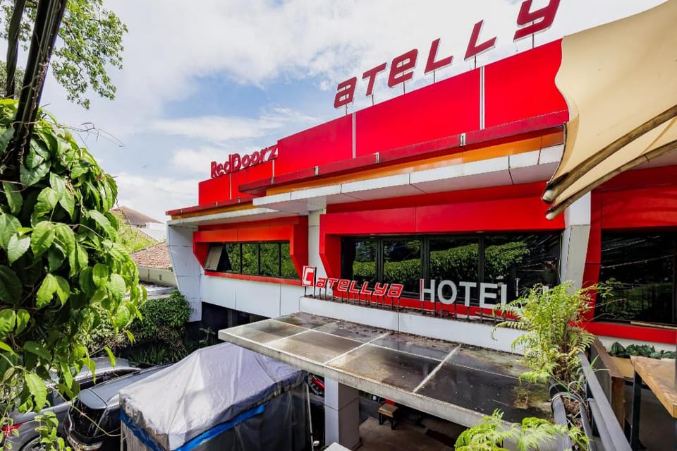 RedDoorz near Istana Plaza 2 Hotel in Bandung