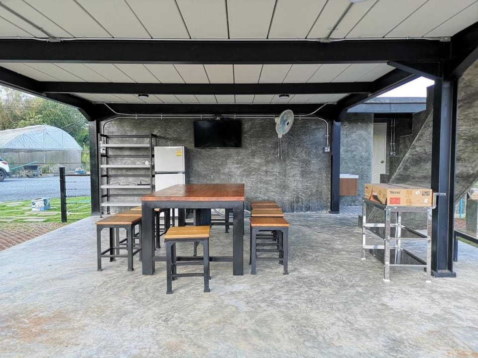 Ban Suan Lung Oz Cottage Villa in Thailand