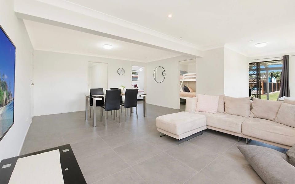 Beachside Getaway Apartment in Currimundi