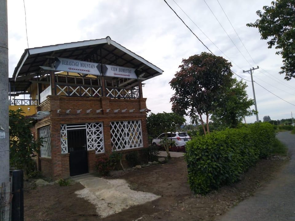 Berastagi Mountain View Homestay & Pizzeria Vacation rental in Indonesia