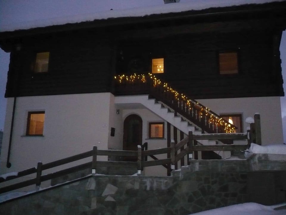 Upper-Floor Bilo • Twin BR • 6 Pers • Balcony View Apartment in Canton of Grisons