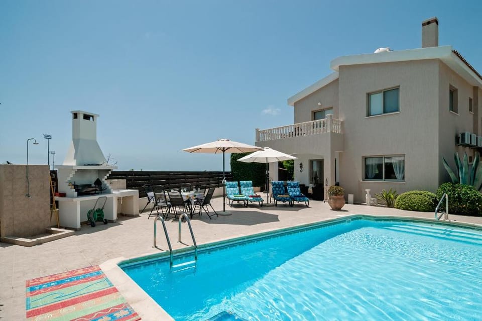 Villa Puccini - luxury villa with private pool Villa in Peyia