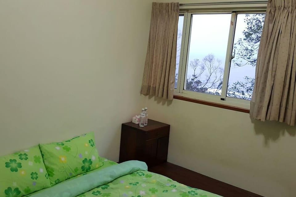 Rustic tiny house w/ two rooms + Oceanside View Vacation rental in Taiwan, Province of China