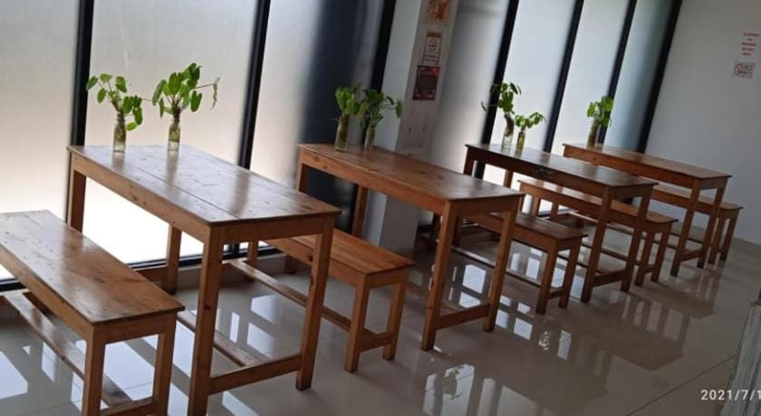 Hotel Mama Syariah at Ruko Kutajaya Apartment in West Java