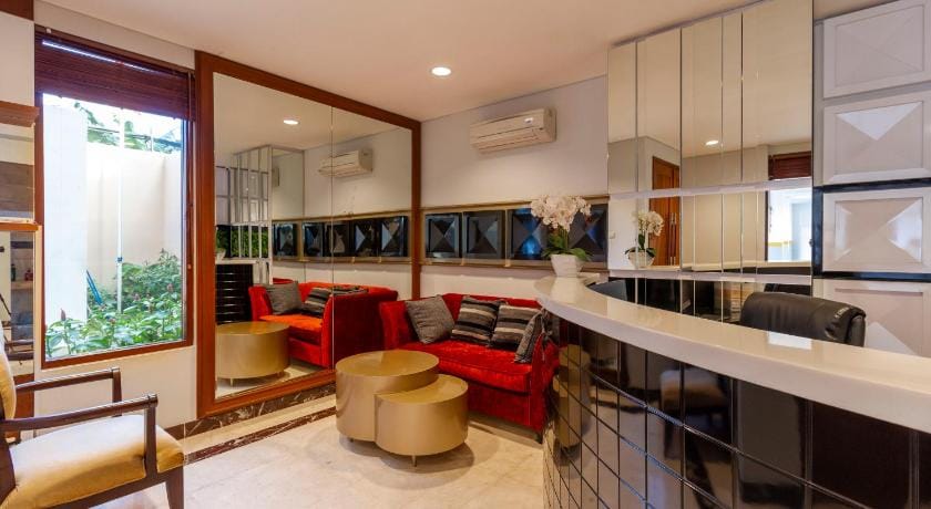 RedDoorz Plus @ CBD Bintaro Bed and Breakfast in Jakarta