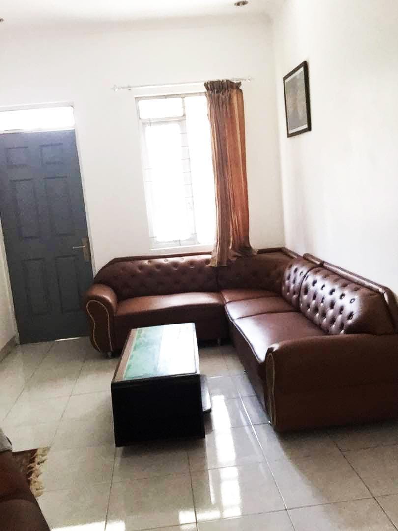 Familly room, tempat menginap yang pas Villa in West Java