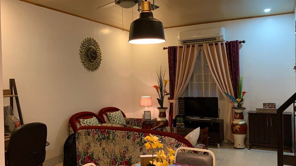 Modern Italian-Inspired Vacation House! Vacation rental in Calabarzon