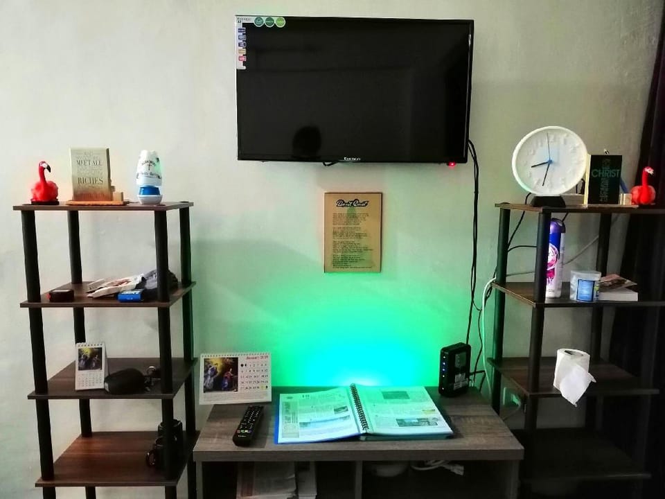 Safe-Transient at Paranaque with WIFI +Netflix .v3 Apartment in Pasay