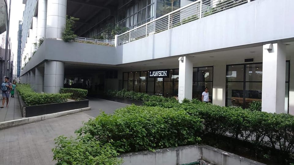 ANNA & R CONDOTEL across NAIA T 3 in Pasay City Apartment in Pasay