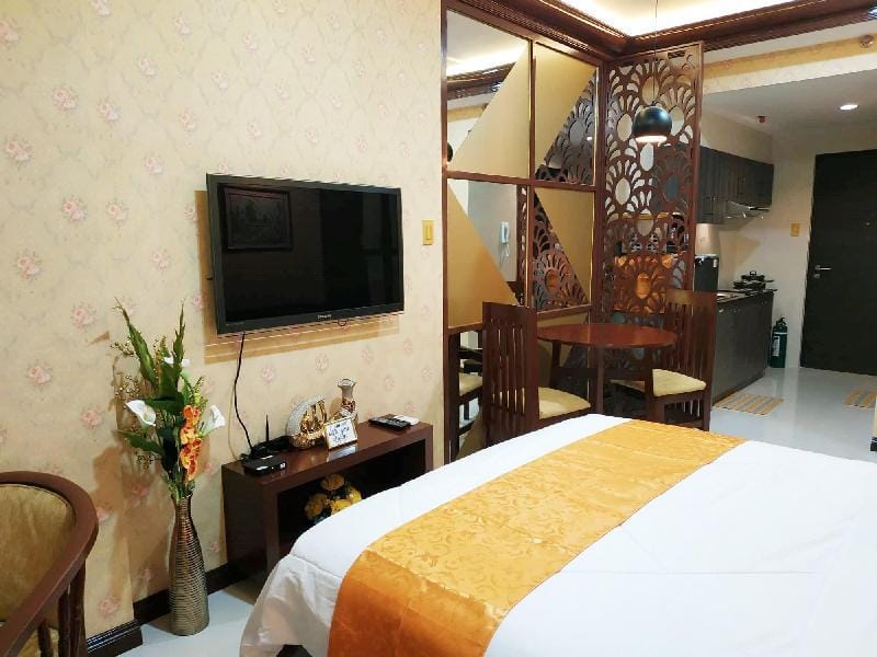 Retro Classic Studio Unit Right Across ABS-CBN Apartment in Quezon City