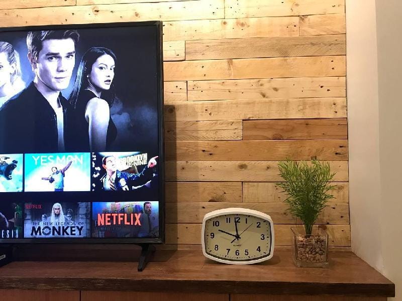 A P2499 Industrial Japanese Condo w/55 TV,NETFLIX Apartment in Quezon City