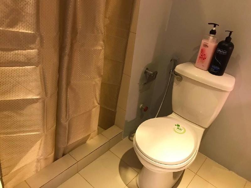 A P2499 Industrial Japanese Condo w/55 TV,NETFLIX Apartment in Quezon City