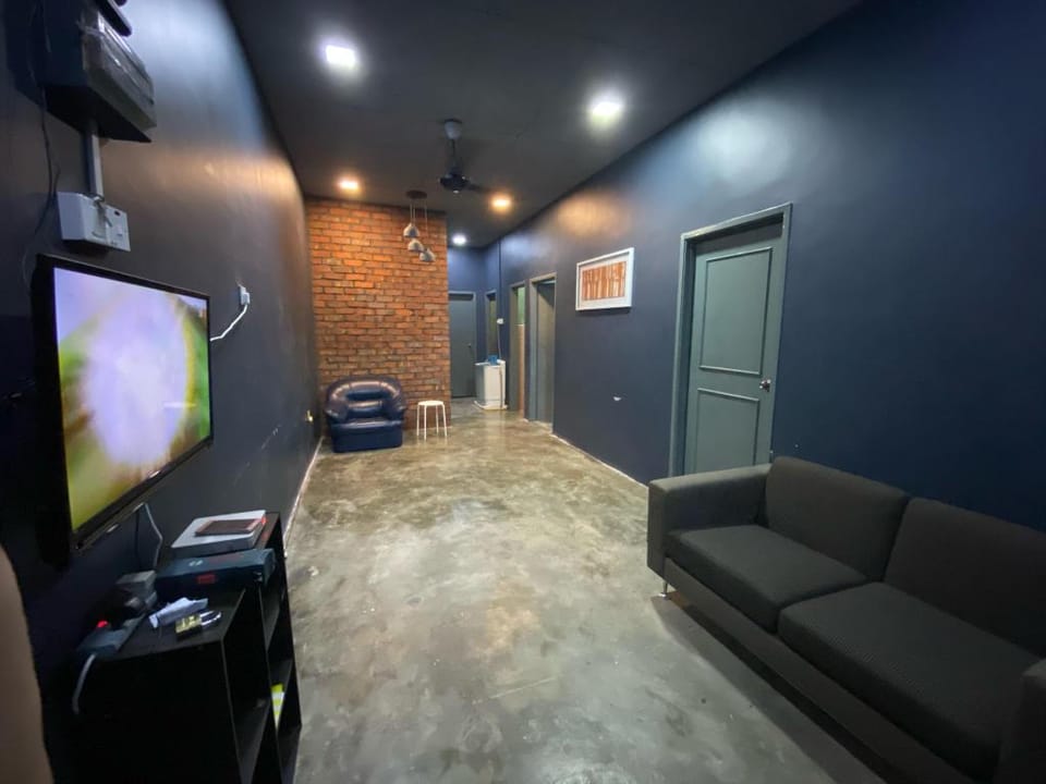 BUDGET HOMESTAY 7  (3 BEDROOMS )+Unifi Vacation rental in Perak Tengah District