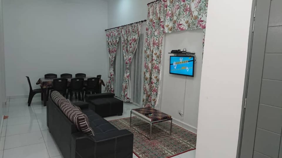 HOMESTAY 92 Vacation rental in Perak Tengah District