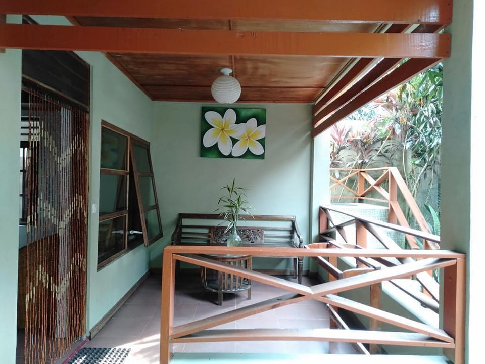 Bagus Bay Guest House Bed and Breakfast in Indonesia